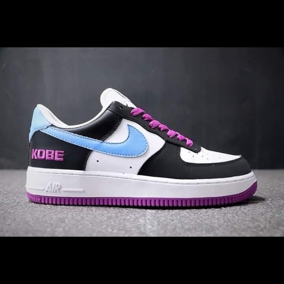 Late Kobe Bryant’s shoes - Picture 3 of 6